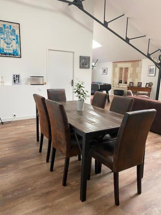 Loft Proche Centre Ville Hotes Habitant A L Etage 라발 외부 사진