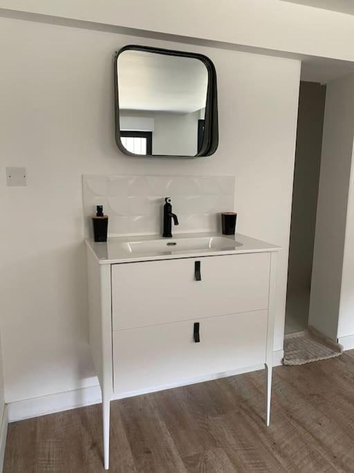 Loft Proche Centre Ville Hotes Habitant A L Etage 라발 외부 사진