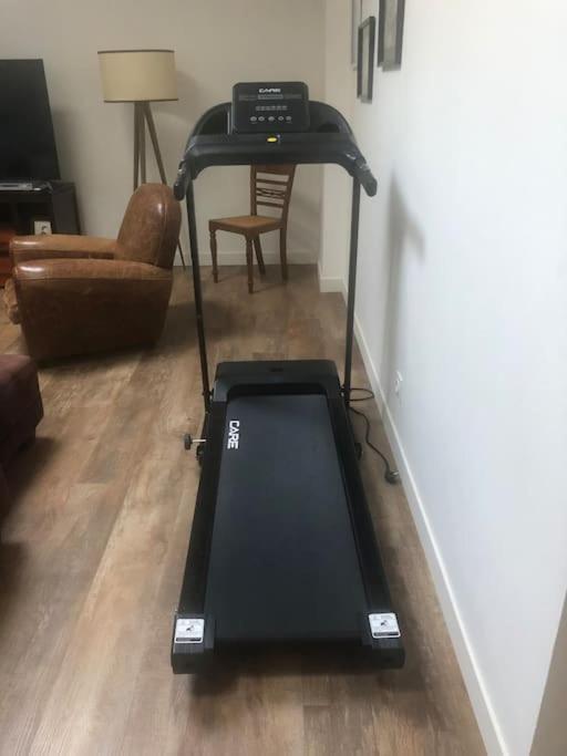 Loft Proche Centre Ville Hotes Habitant A L Etage 라발 외부 사진
